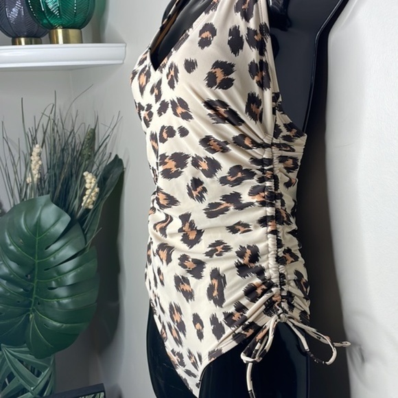 NWT Kona Sol Sz S Cream Leopard Print One Piece Cinched Medium Coverage Swimsuit - Picture 7 of 15